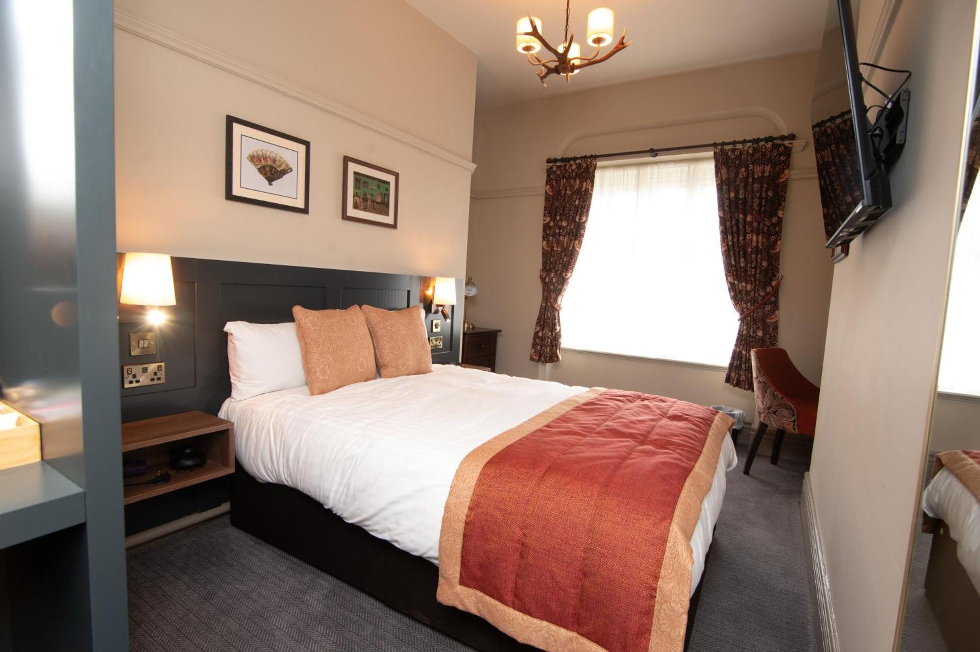 The Dukeries Lodge, Edwinstowe, Nottinghamshire ภายนอก รูปภาพ