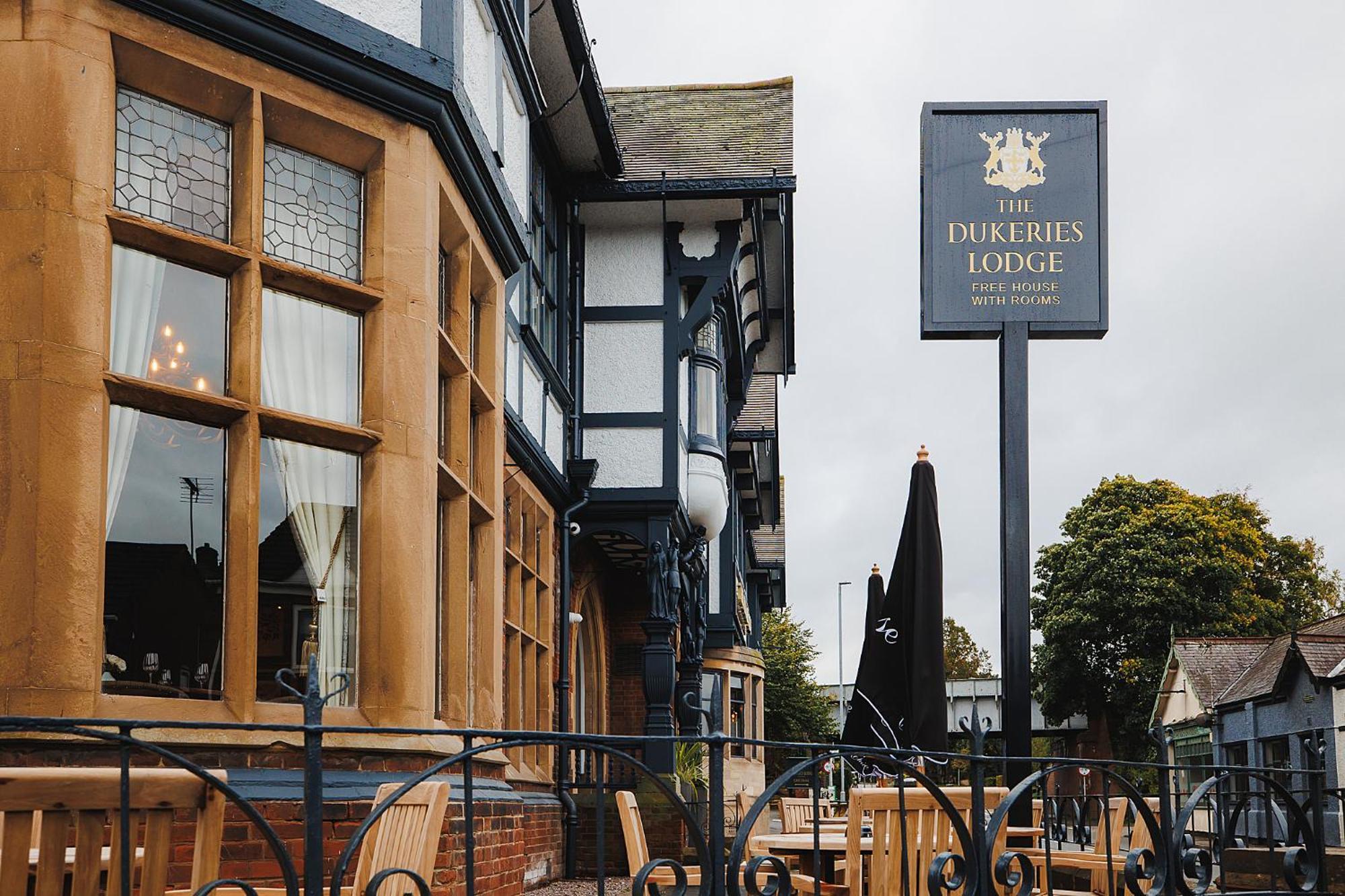 The Dukeries Lodge, Edwinstowe, Nottinghamshire ภายนอก รูปภาพ